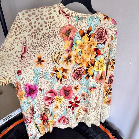 Johnny Was -Gorgeous Vibrant Floral V-Neck Long Sleeve Top- size L - Picture 3 of 5